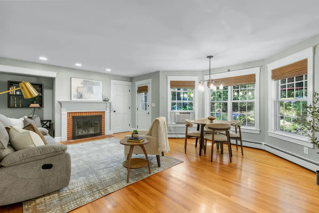53 Stonegate Road Cape Elizabeth ME 04107