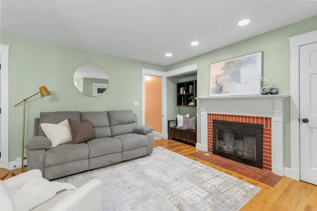 53 Stonegate Road Cape Elizabeth ME 04107