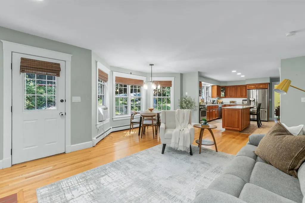 53 Stonegate Road Cape Elizabeth ME 04107