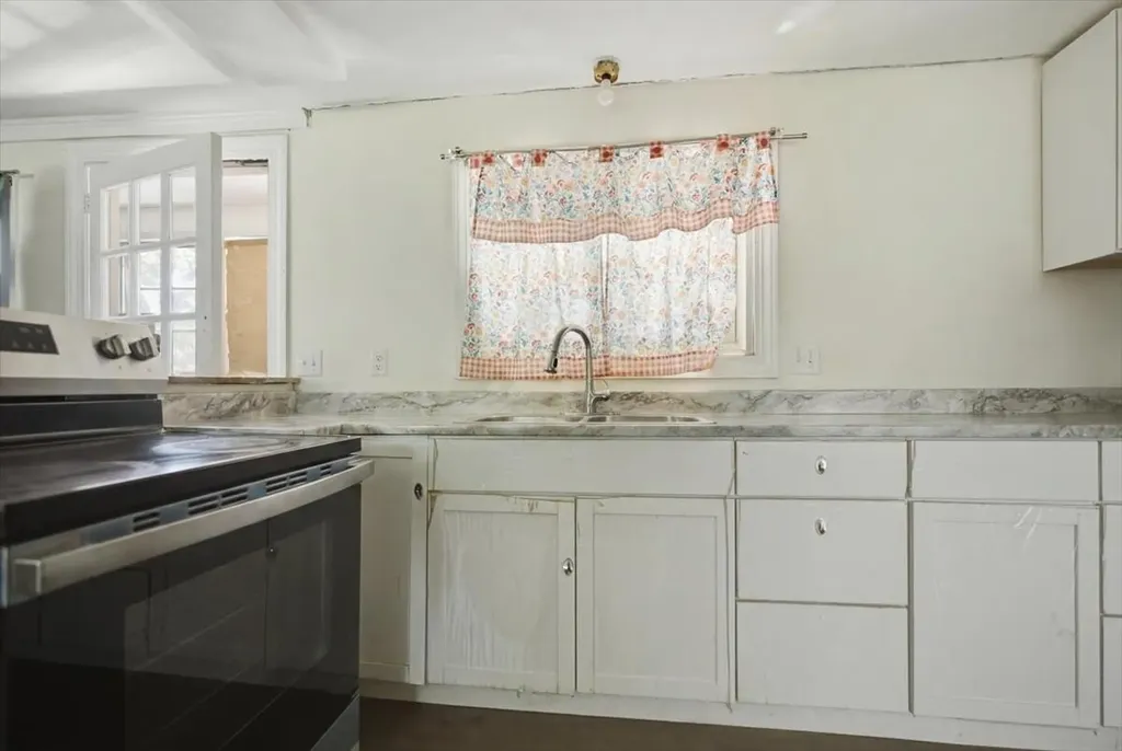 16 Hartley Street Portland ME 04103