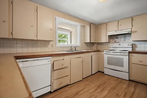 16 Hartley Street Portland ME 04103