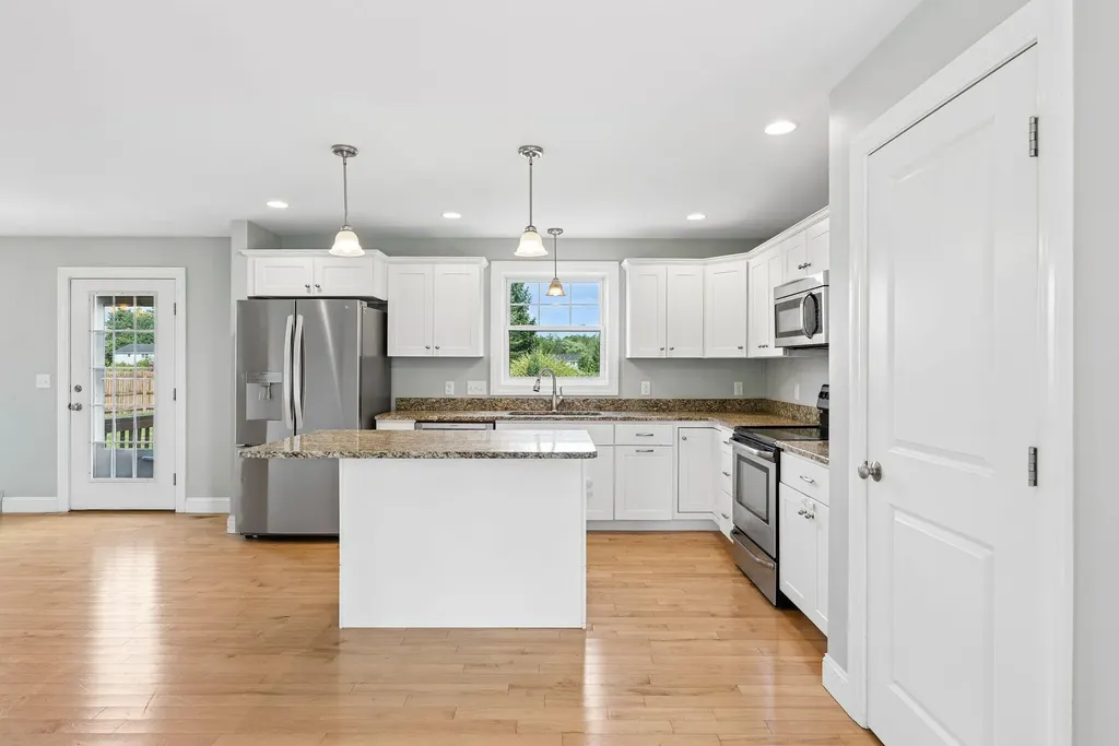 22 Cumberland Lane Gorham ME 04038