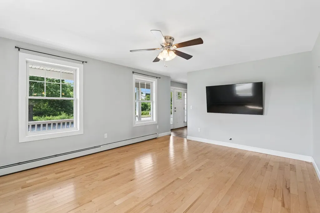 22 Cumberland Lane Gorham ME 04038