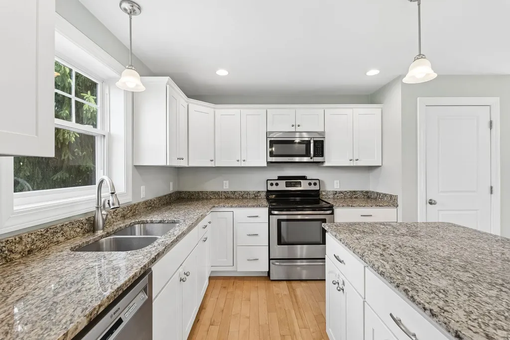 22 Cumberland Lane Gorham ME 04038