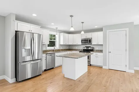 22 Cumberland Lane Gorham ME 04038