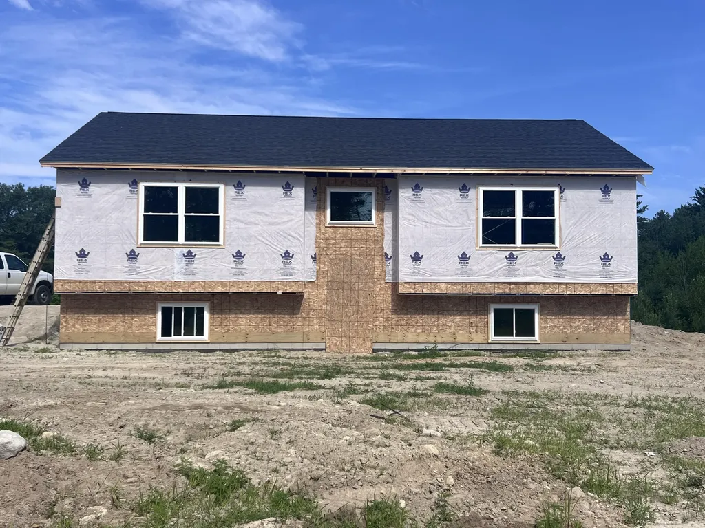 35 Knoll Road Poland ME 04274