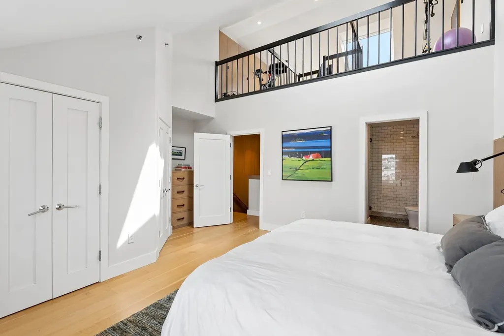 512 Chandlers Wharf Portland ME 04101