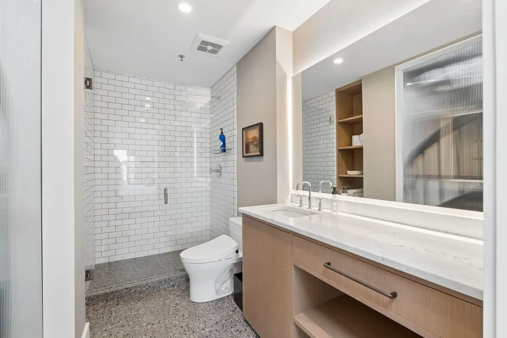 512 Chandlers Wharf Portland ME 04101