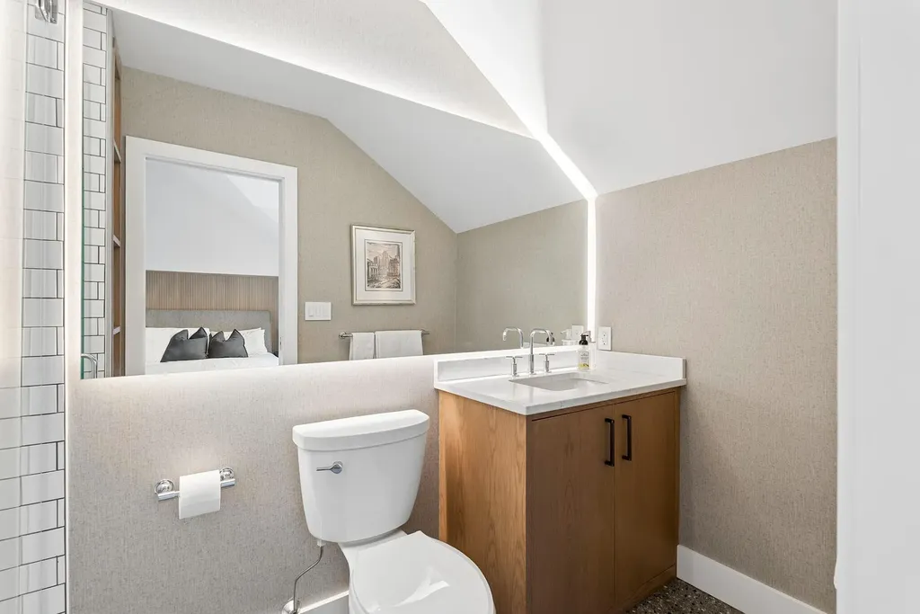 512 Chandlers Wharf Portland ME 04101