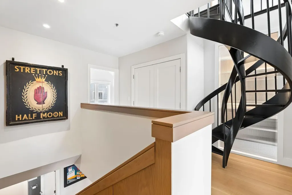 512 Chandlers Wharf Portland ME 04101