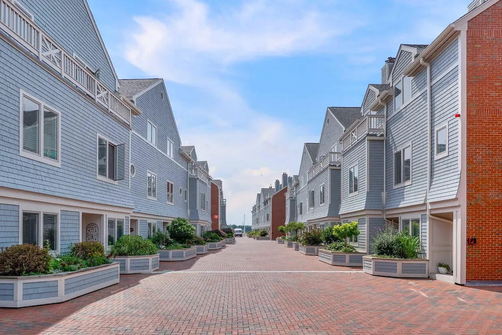 512 Chandlers Wharf Portland ME 04101