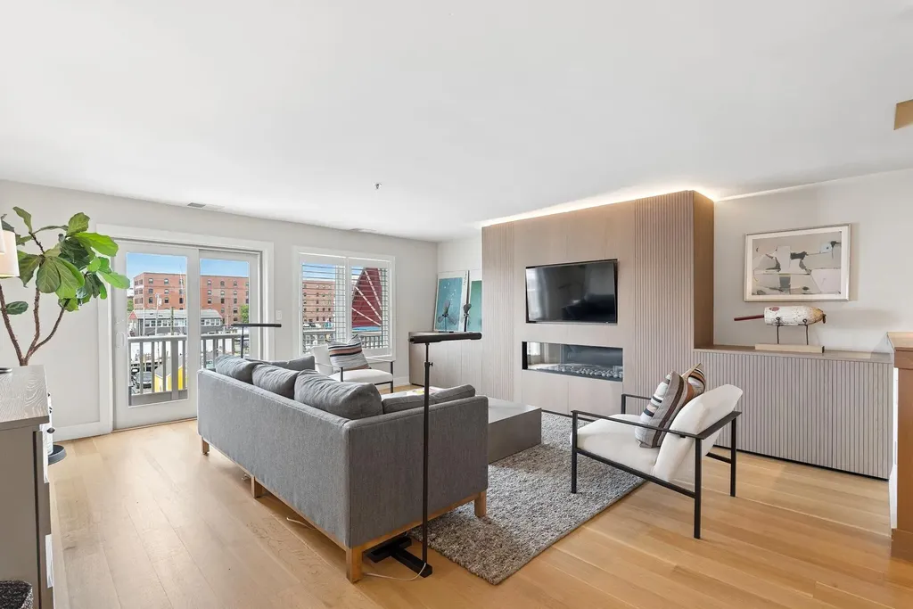 512 Chandlers Wharf Portland ME 04101