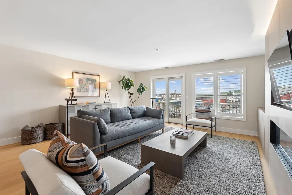 512 Chandlers Wharf Portland ME 04101