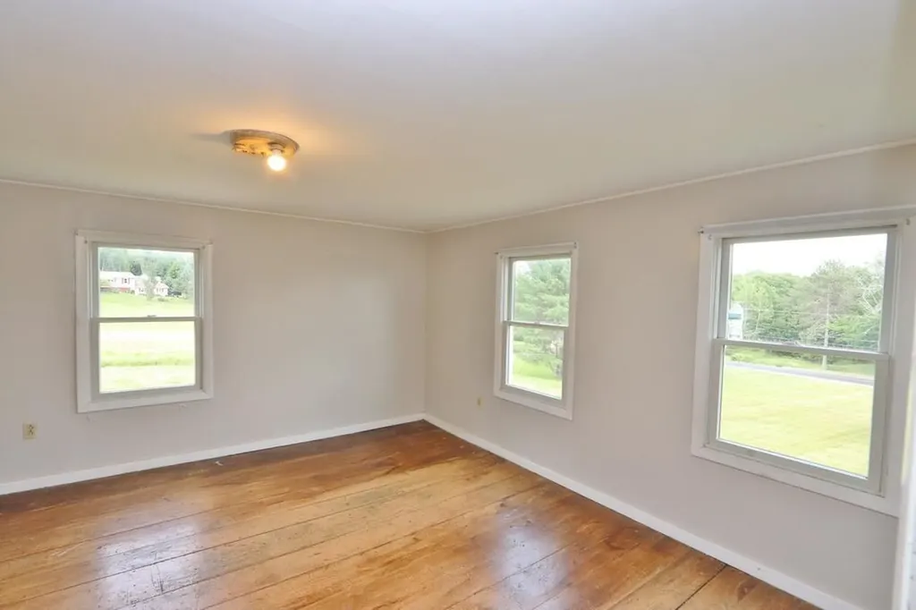1286 Pushaw Road Glenburn ME 04401