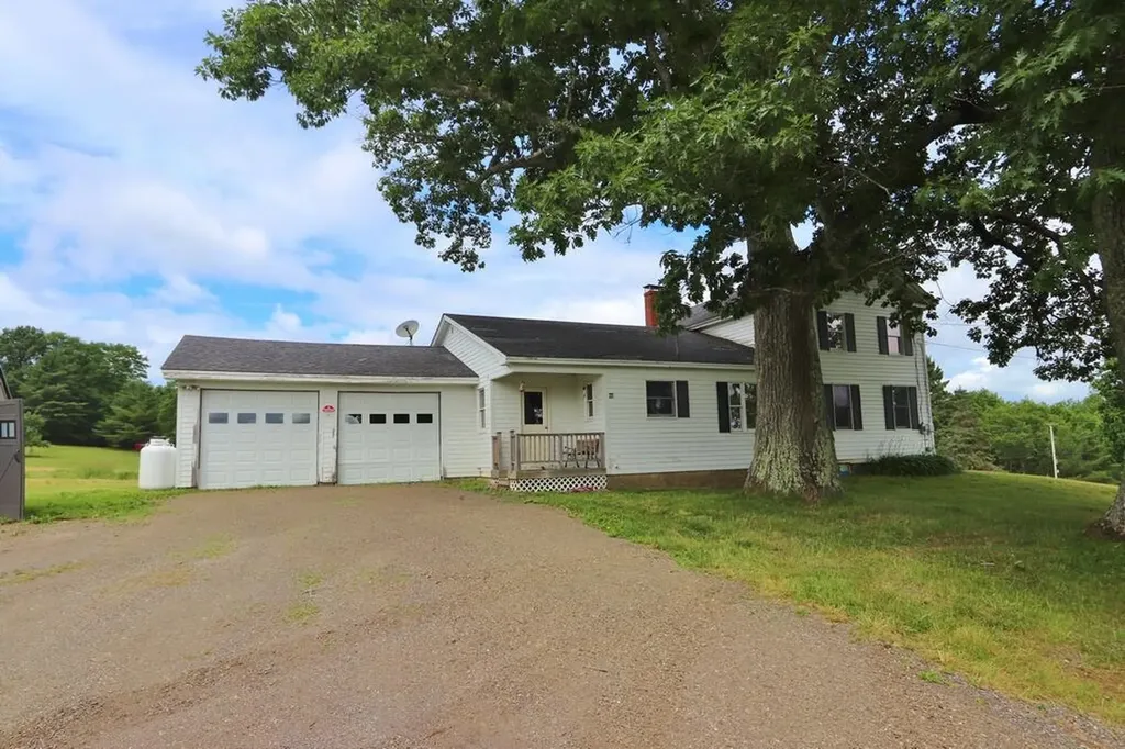 1286 Pushaw Road Glenburn ME 04401