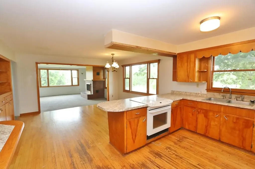 1286 Pushaw Road Glenburn ME 04401
