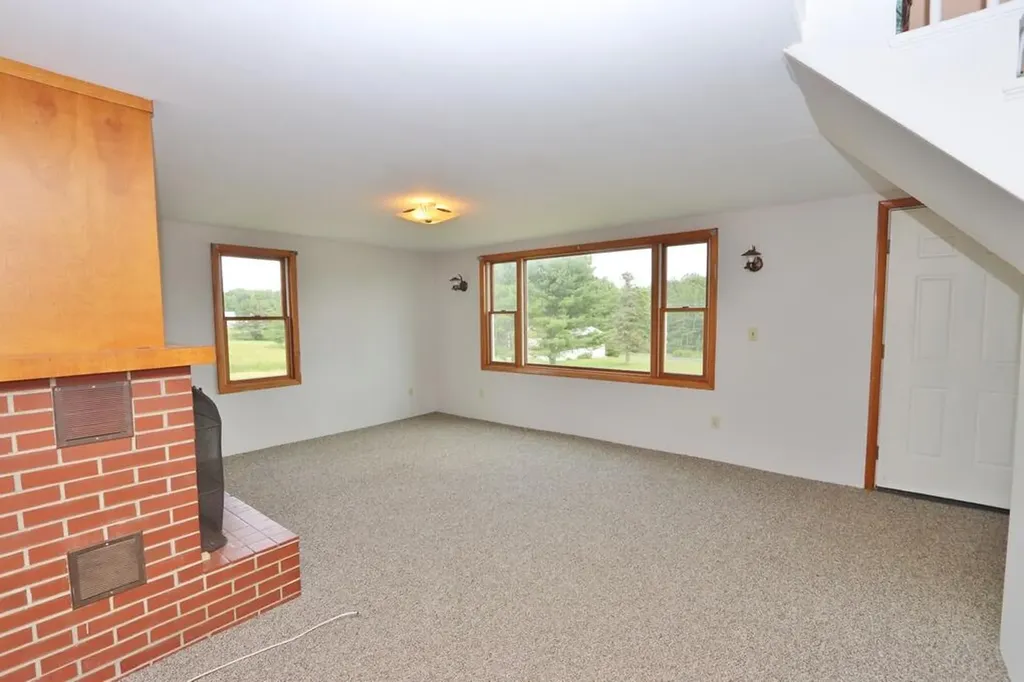 1286 Pushaw Road Glenburn ME 04401