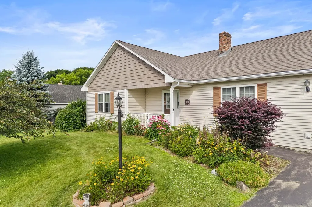 19 Cardinal Way Winslow ME 04901