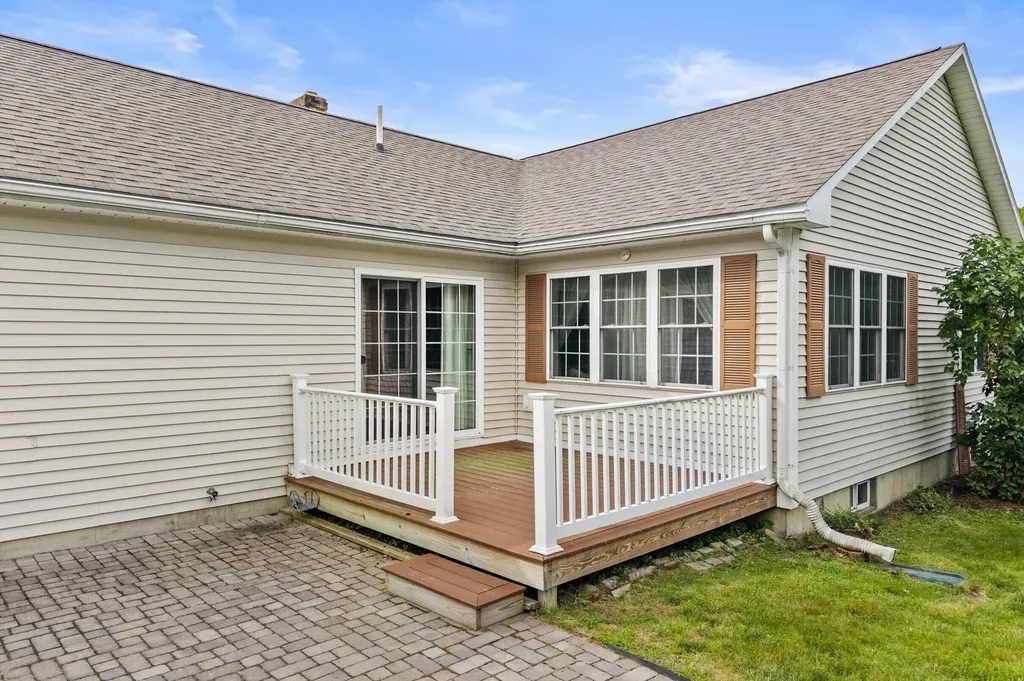 19 Cardinal Way Winslow ME 04901