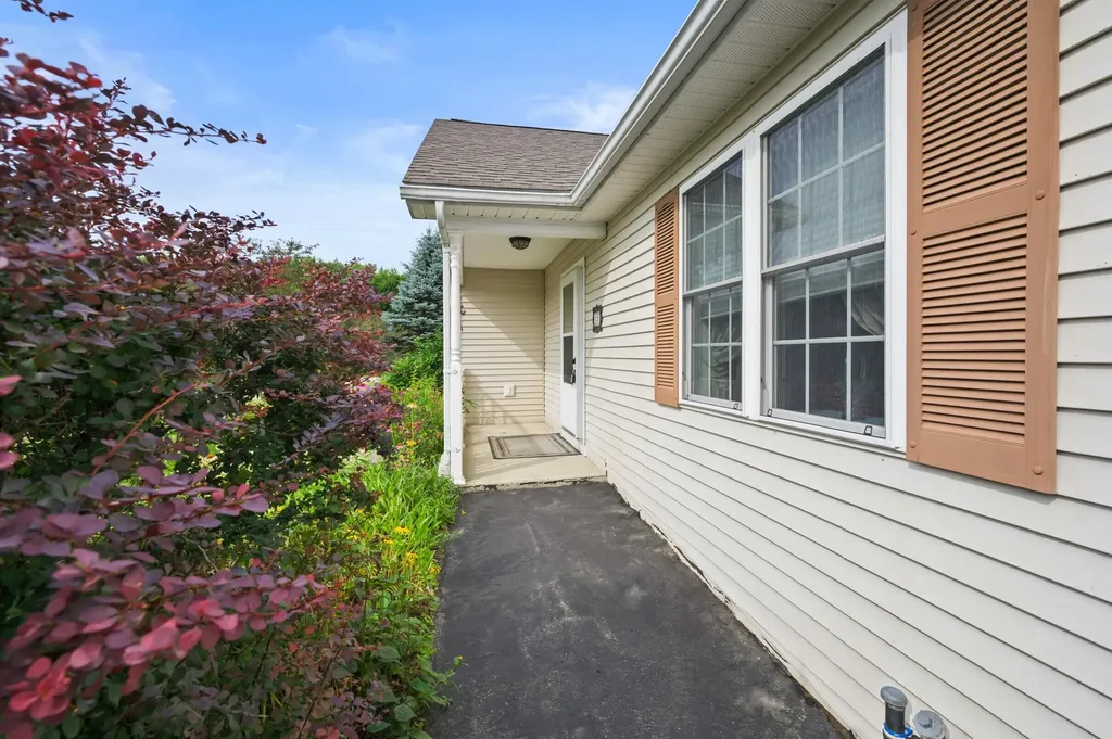 19 Cardinal Way Winslow ME 04901