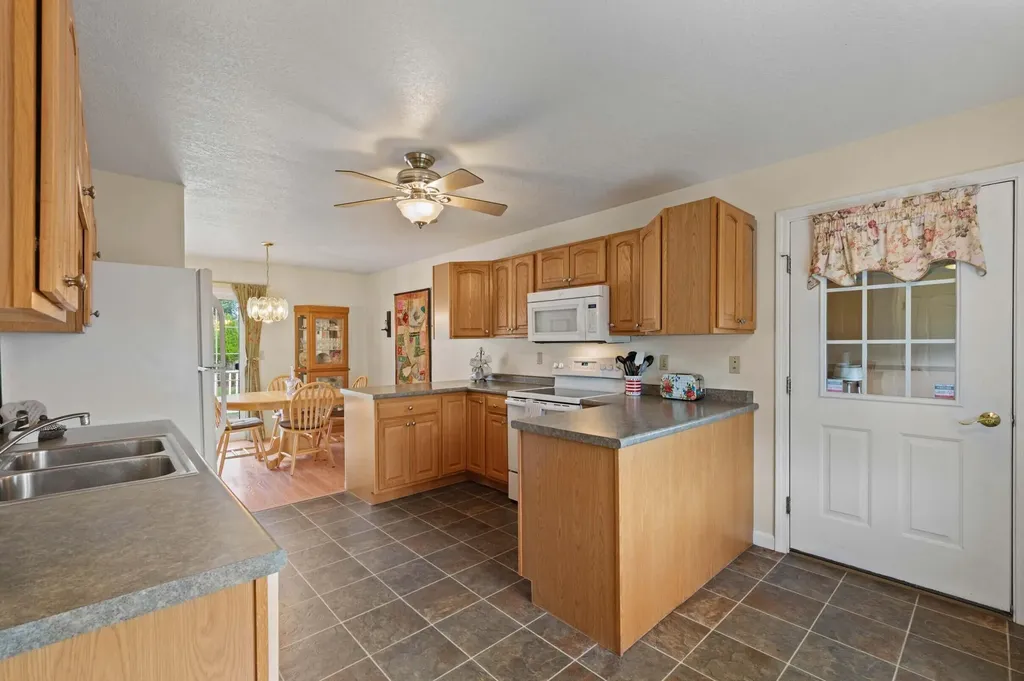 19 Cardinal Way Winslow ME 04901