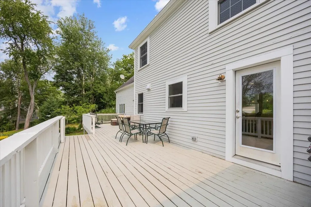 17 Chamberlain Road Scarborough ME 04074