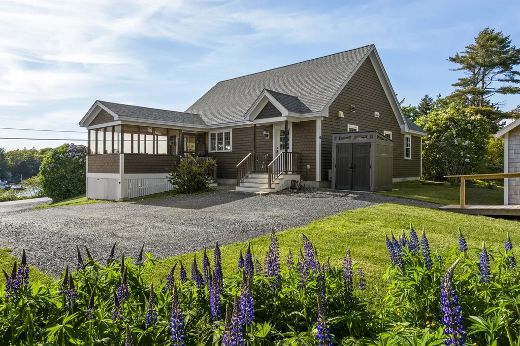 26 Pratt's Island Road Southport ME 04576
