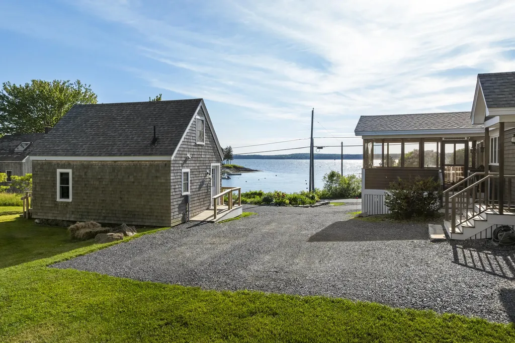 26 Pratt's Island Road Southport ME 04576
