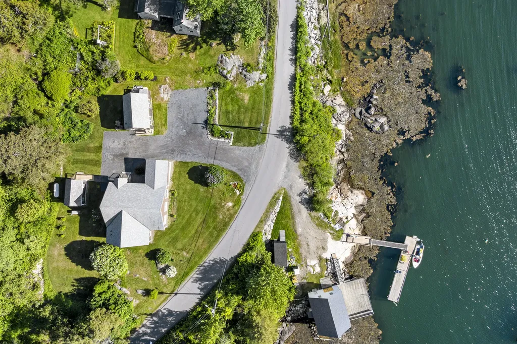 26 Pratt's Island Road Southport ME 04576
