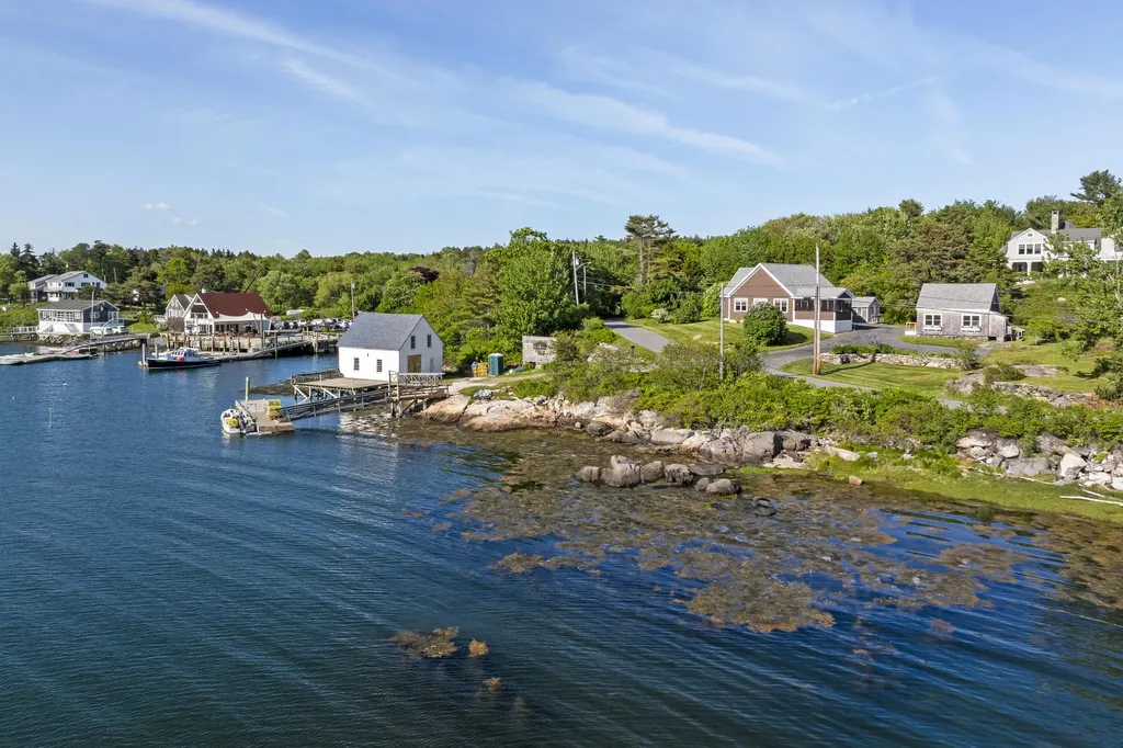 26 Pratt's Island Road Southport ME 04576
