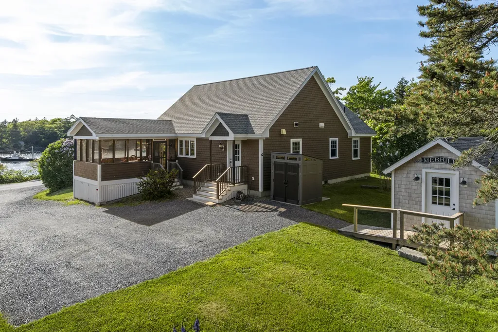 26 Pratt's Island Road Southport ME 04576