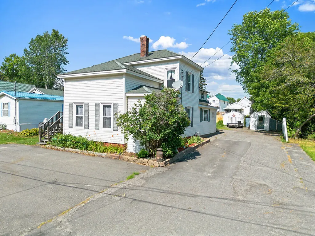 19 Spring Street Clinton ME 04927