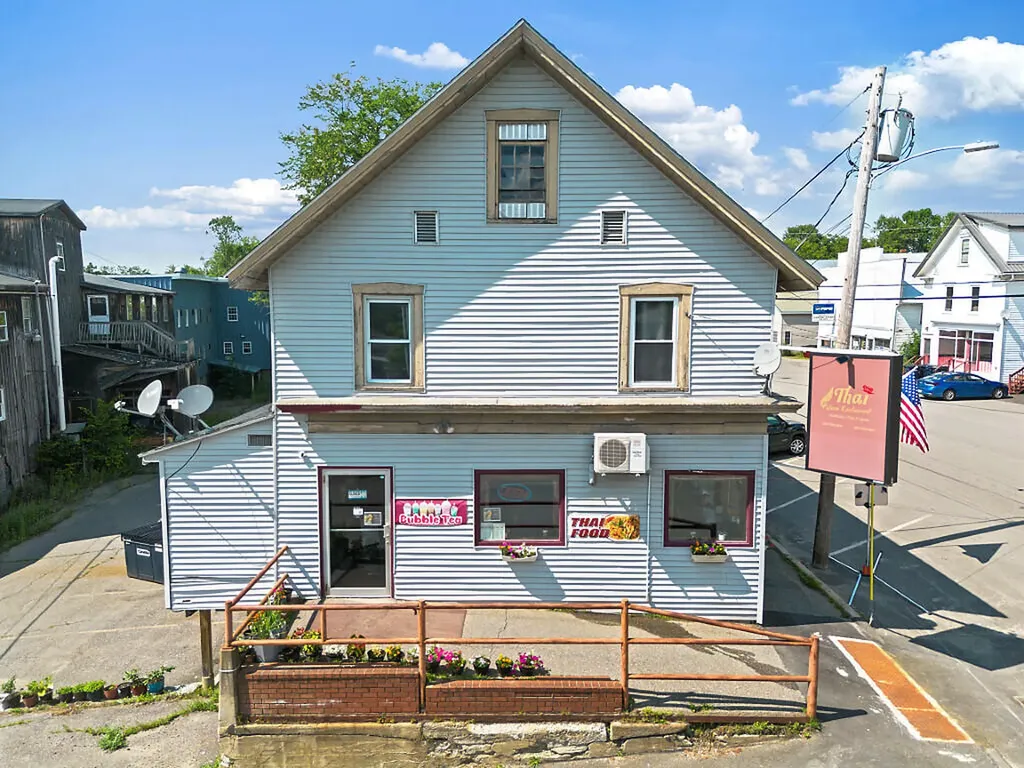 8 Commercial Street Hartland ME 04943