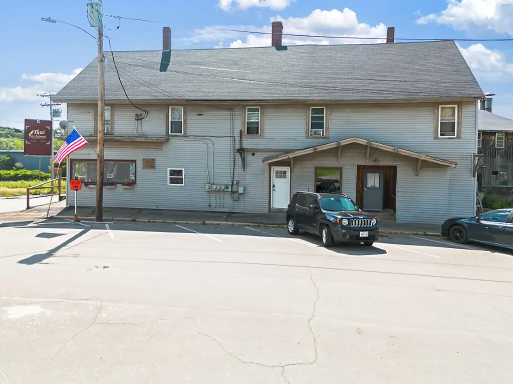 8 Commercial Street Hartland ME 04943