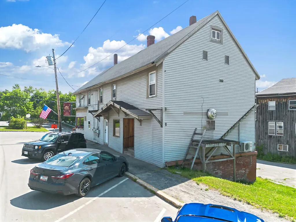 8 Commercial Street Hartland ME 04943