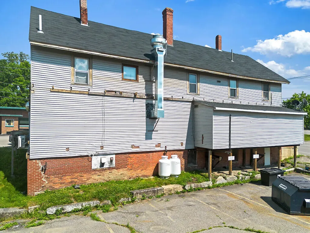 8 Commercial Street Hartland ME 04943