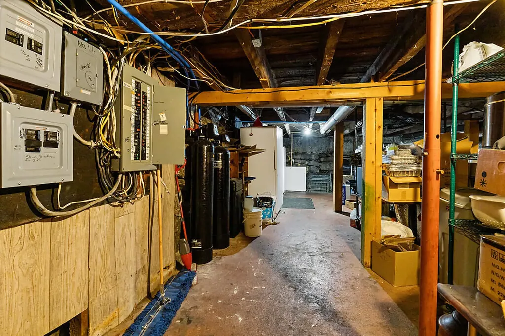 8 Commercial Street Hartland ME 04943