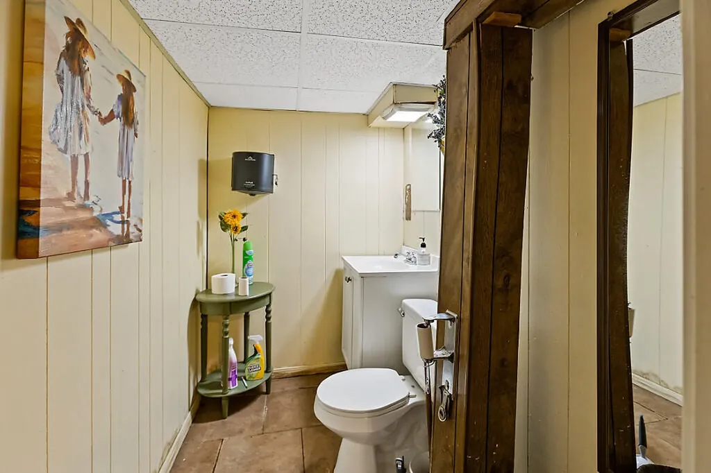 8 Commercial Street Hartland ME 04943