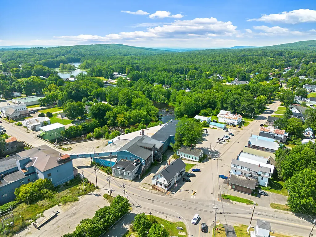 8 Commercial Street Hartland ME 04943
