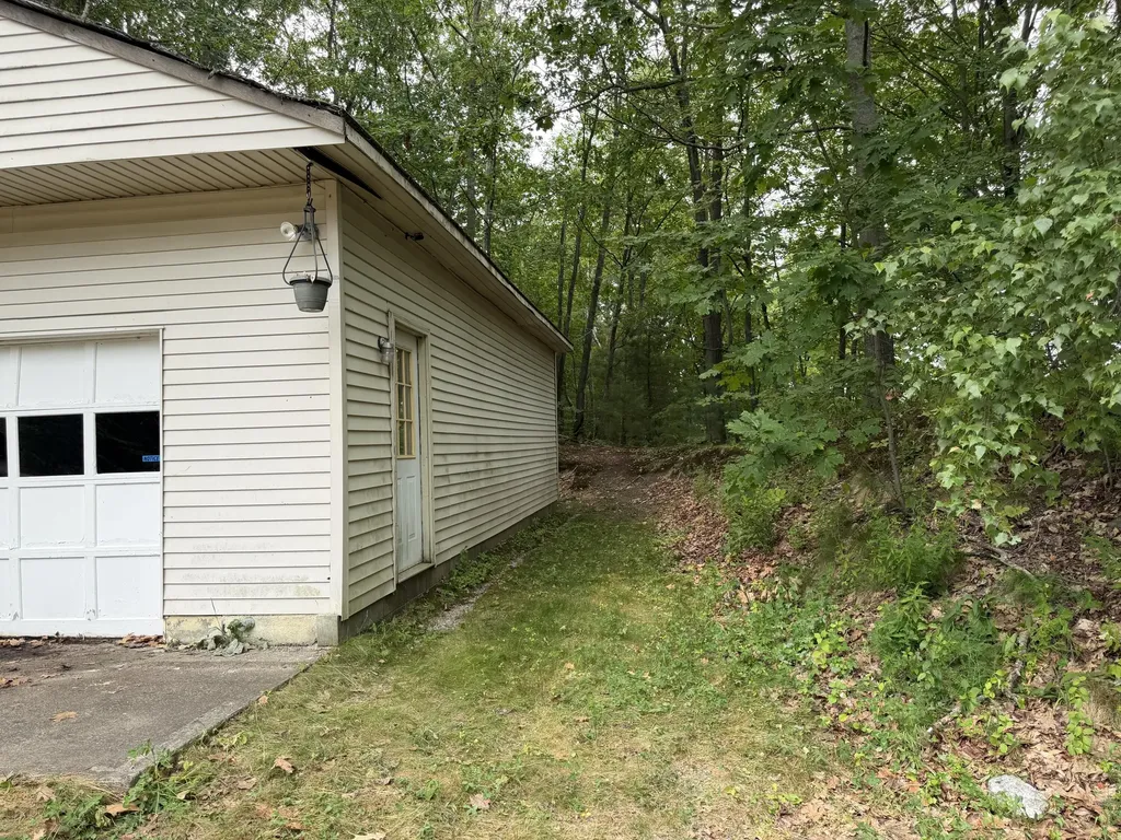 21 7th Street Auburn ME 04210