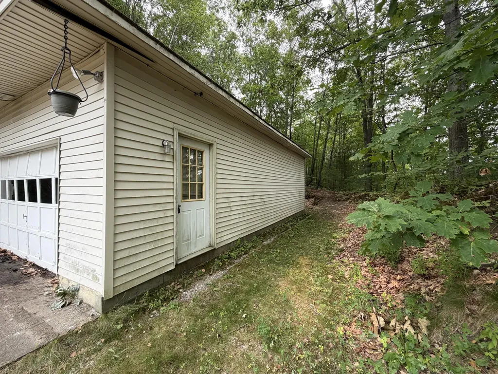 21 7th Street Auburn ME 04210