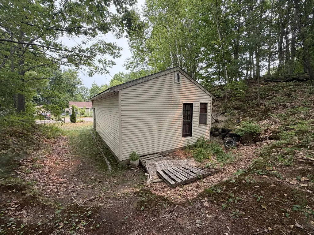 21 7th Street Auburn ME 04210