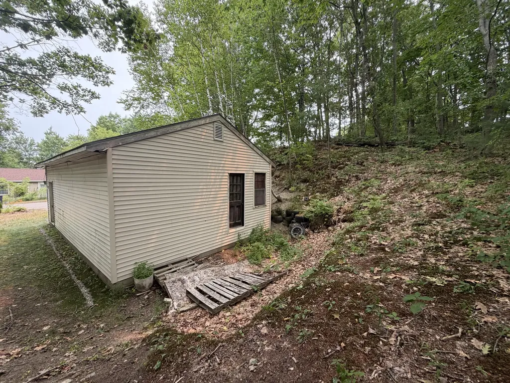 21 7th Street Auburn ME 04210