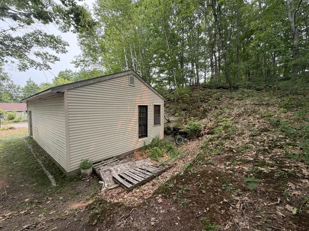 21 7th Street Auburn ME 04210