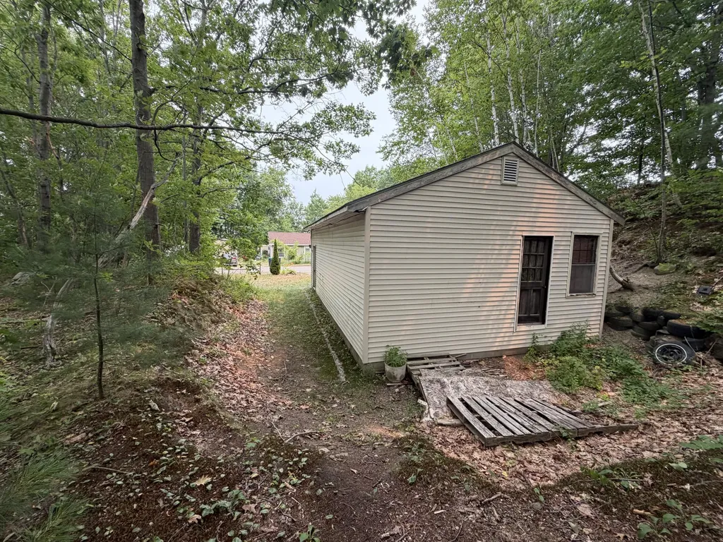 21 7th Street Auburn ME 04210