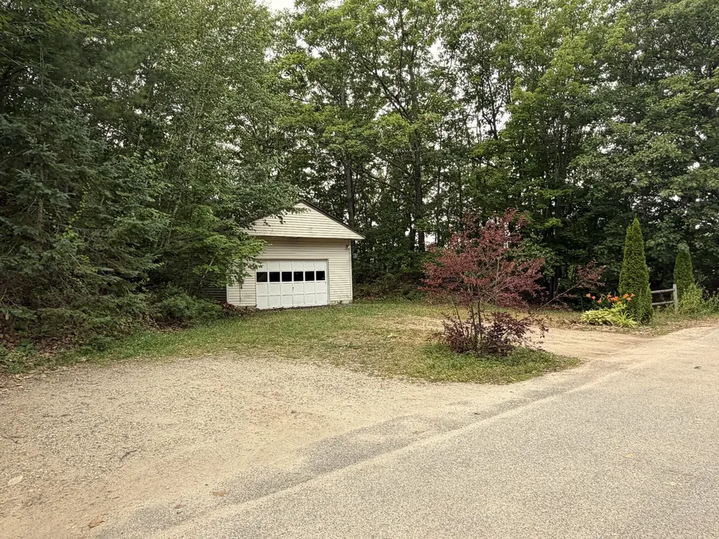 21 7th Street Auburn ME 04210