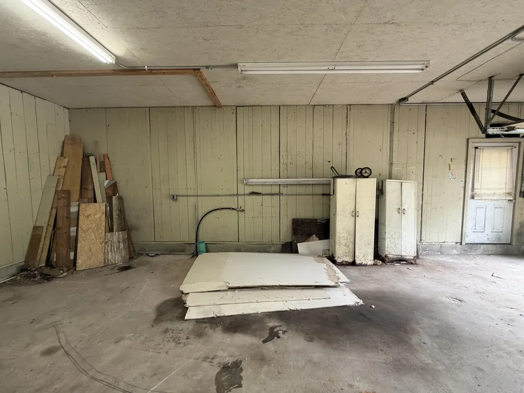 21 7th Street Auburn ME 04210