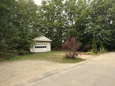 21 7th Street Auburn ME 04210