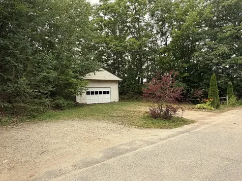 21 7th Street Auburn ME 04210