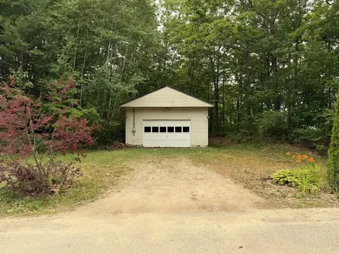 21 7th Street Auburn ME 04210